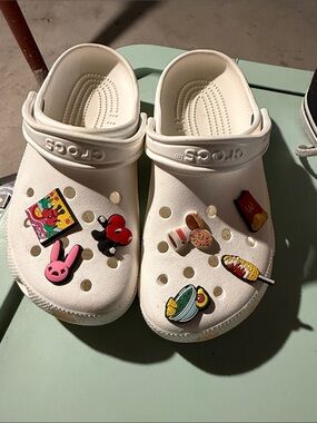 CROCS White Classic Clog with Colorful Food & Character Jibbitz
